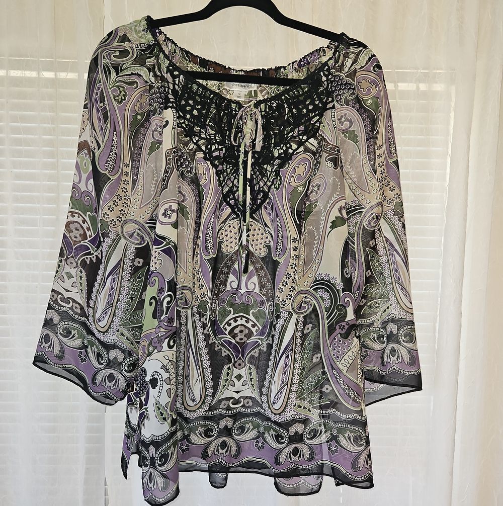 Dressbarn Lavender and Olive Paisley Peasant Tunic with Black Crochet